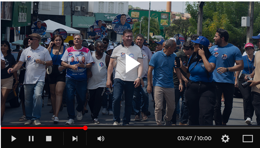 Vídeo: caminhada de campanha com apoiadores pelas ruas da cidade